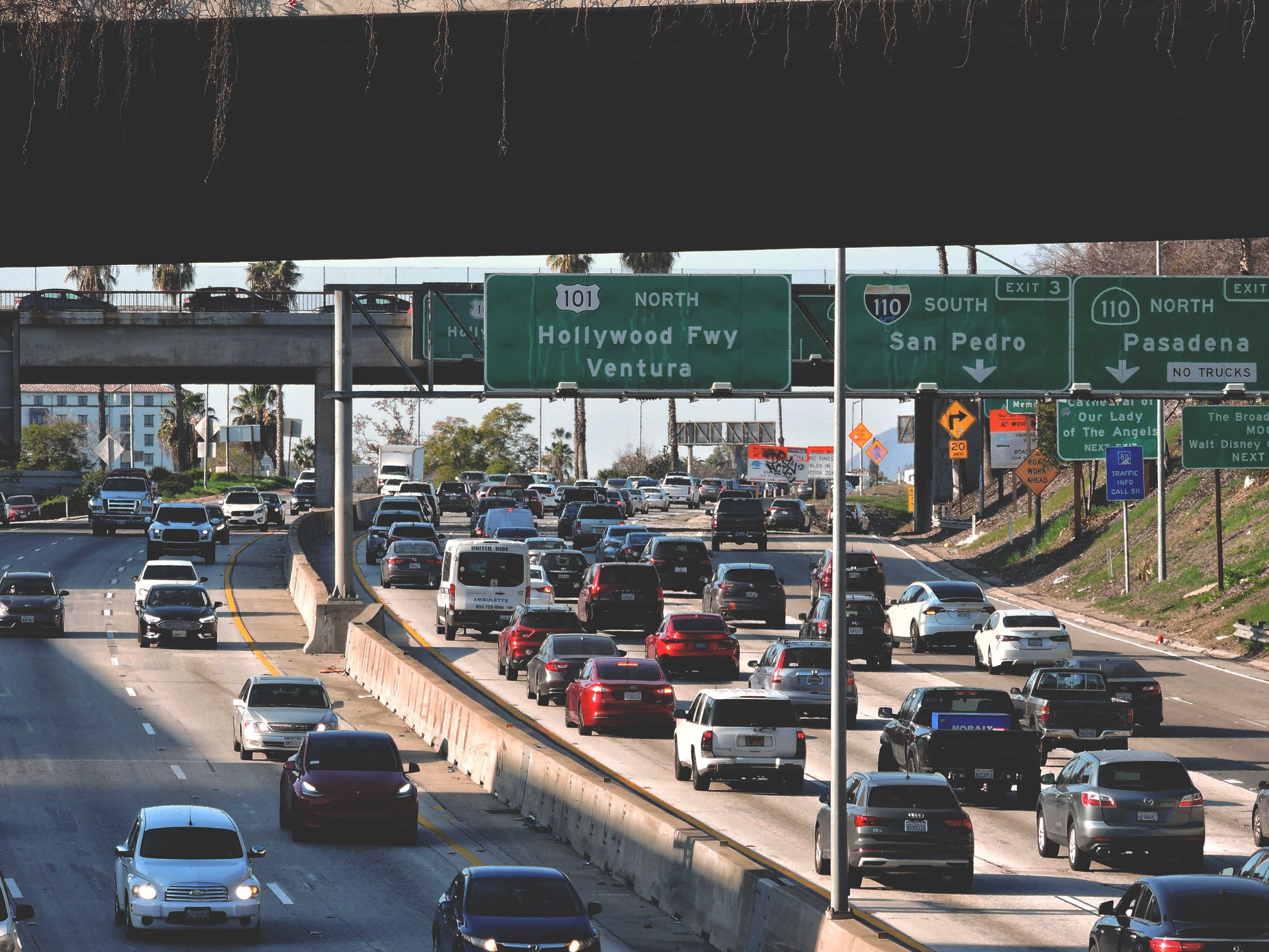 Traffic backing up on the 101 highway in Los Angeles